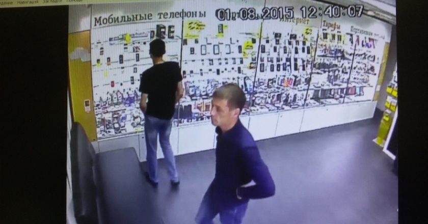 В Кирове двое неизвестных украли деньги из магазина подарков