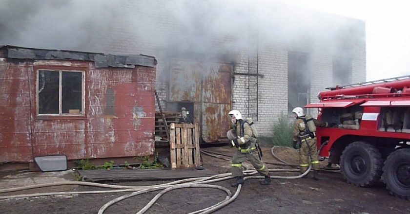 В Кирове на территории цеха по производству биотоплива произошел пожар