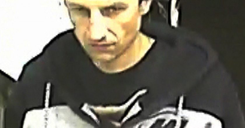 В Кирове мужчина украл из магазина смартфон