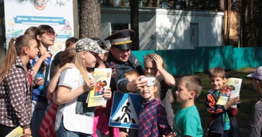 Кировские полицейские научили детей делать безопасные селфи