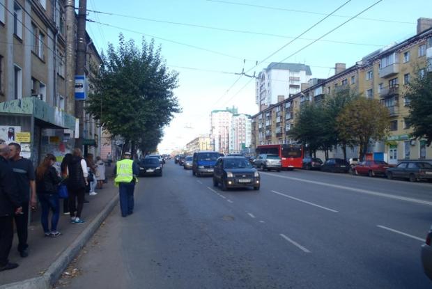 На Ленина в Кирове пассажирка на ходу выпала из автобуса: водитель скрылся