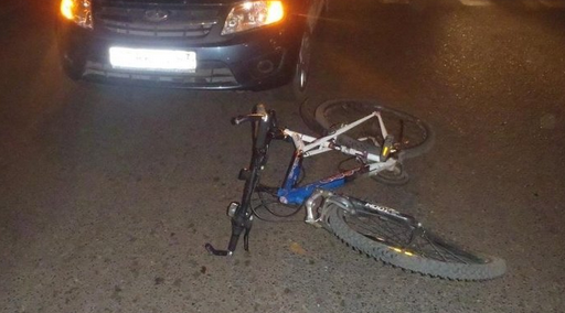 Велосипедист попал под колёса «Гранты» на Октябрьском проспекте