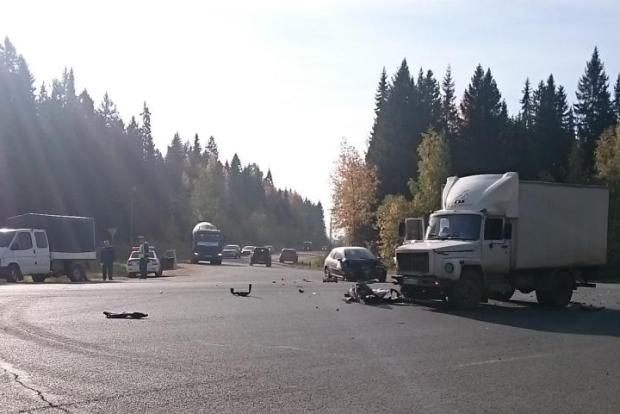 В Нововятске легковушка протаранила грузовик: есть пострадавшие