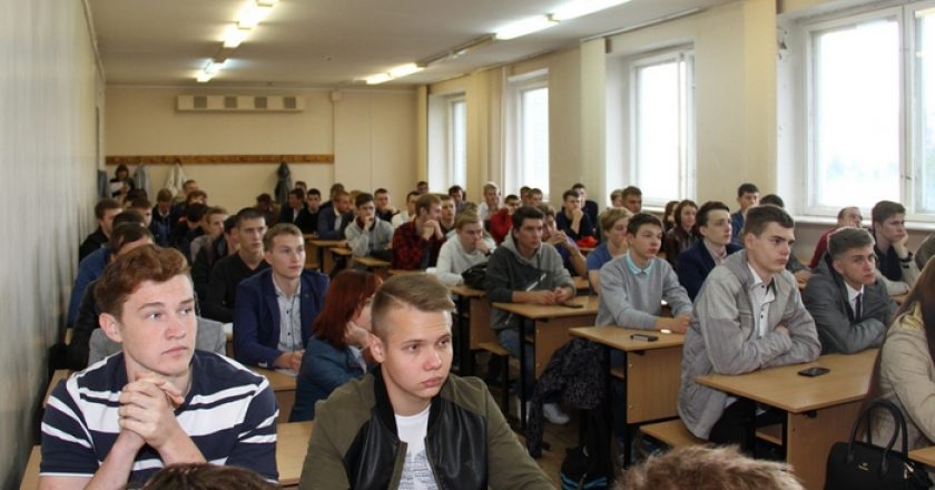 Руководители кировских энергокомпаний провели открытую лекцию для студентов ВятГУ