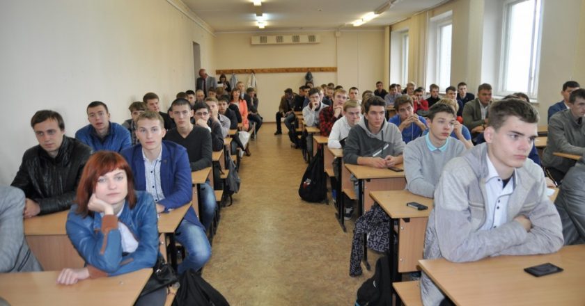 студенты Руководители кировских энергокомпаний провели открытую лекцию для студентов ВятГУ