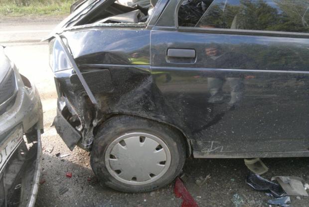 В Слободском районе столкнулись три автомобиля: пострадали двое