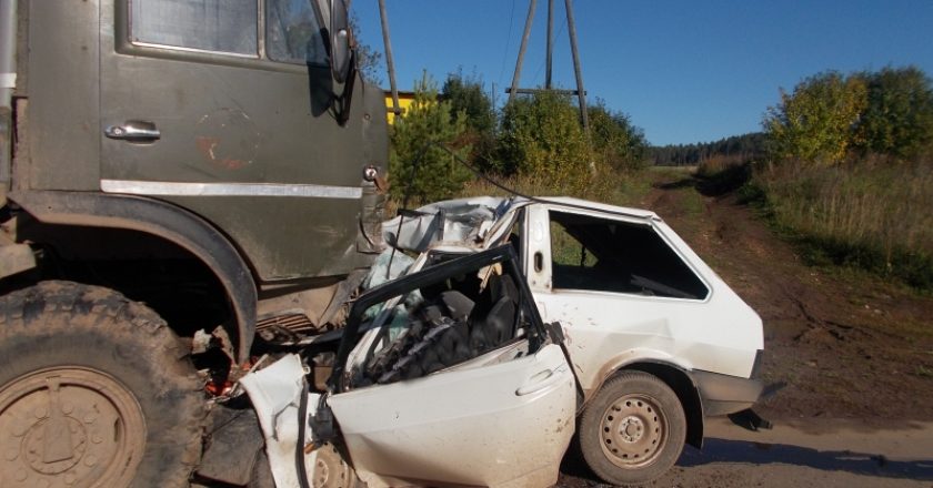 В Уржуме легковушка попала под КамАЗ: водитель «восьмерки» погиб
