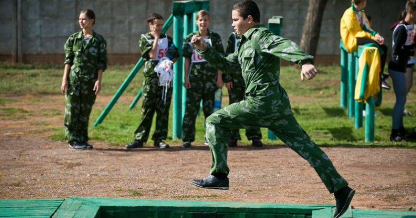 Кировчане проходят первые испытания на «Зарнице Поволжья-2015»