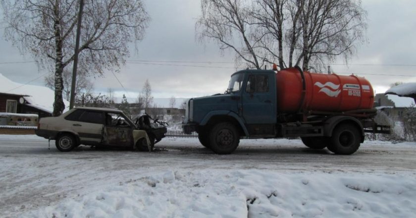 В Шабалинском районе грузовик врезался в ВАЗ: трое пострадавших