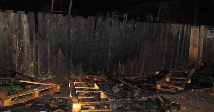 В Кирове неизвестные пытались спалить дом
