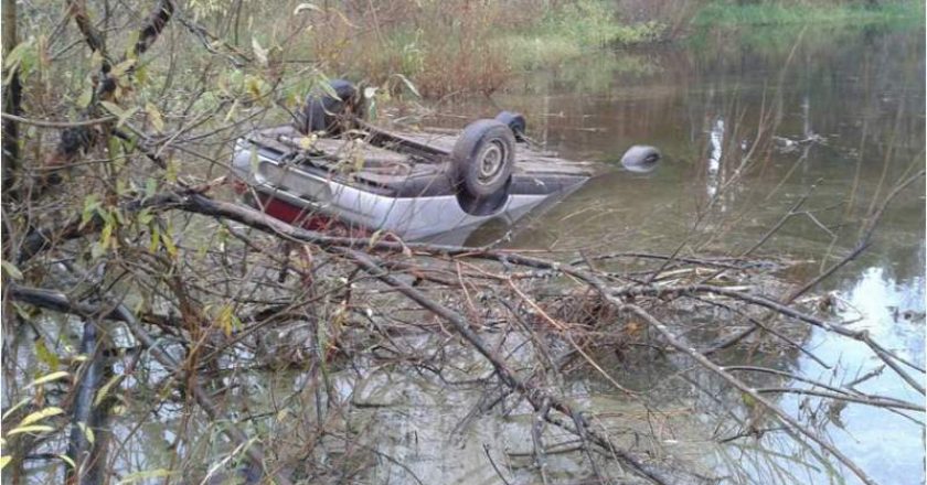 В Белохолуницком районе в реке утонула «десятка»: один из пассажиров погиб