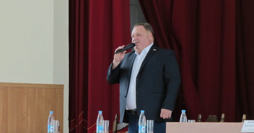На конференции совета ветеранов выступили Олег Валенчук и Николай Валуев