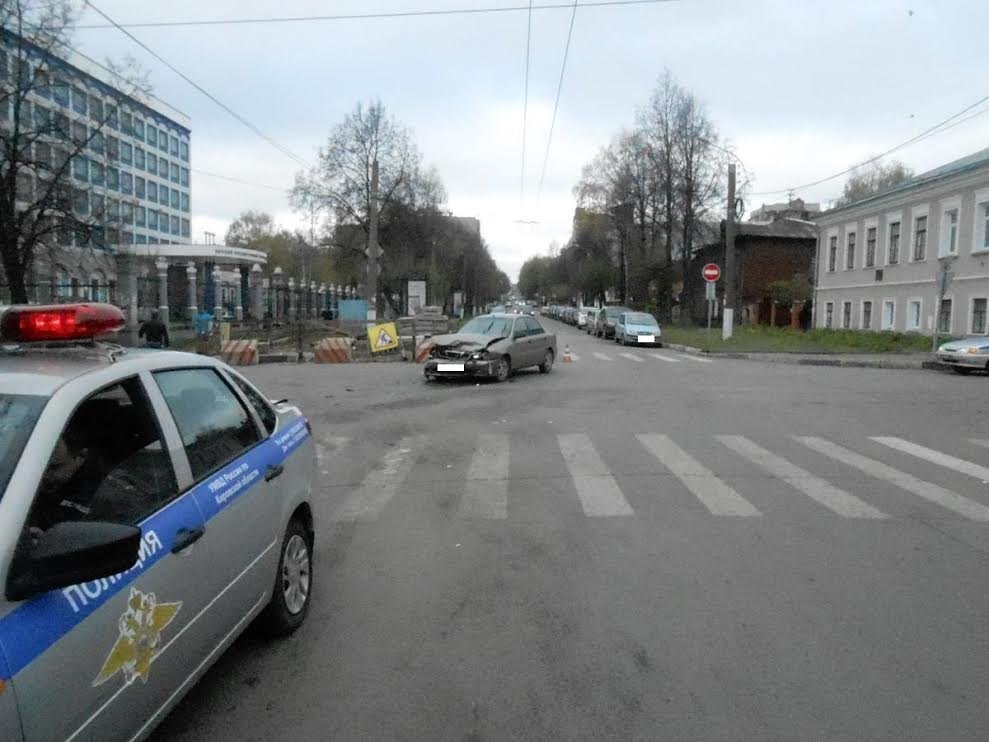 В Кирове пенсионер на «Волге» протаранил ЗАЗ «Шанс»: пострадала женщина