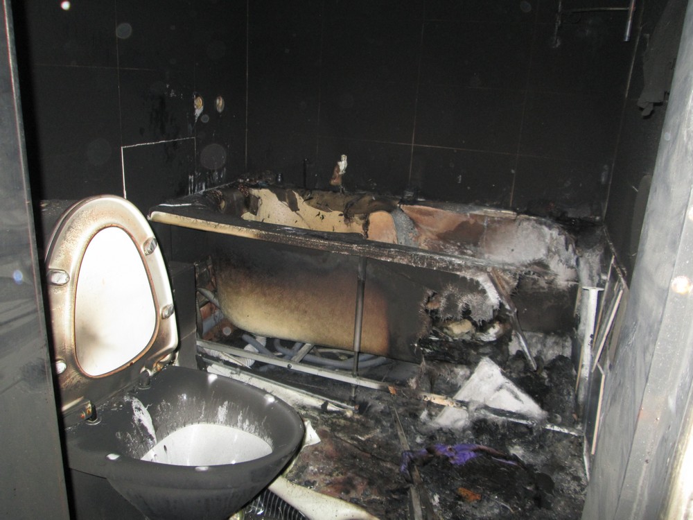 В Кирове из-за свечи едва не сгорела квартира