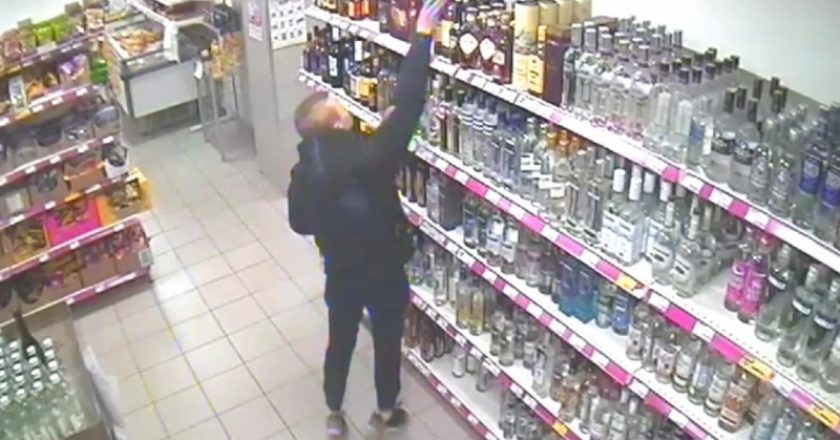 В Кирове ищут молодых людей, укравших виски из магазина