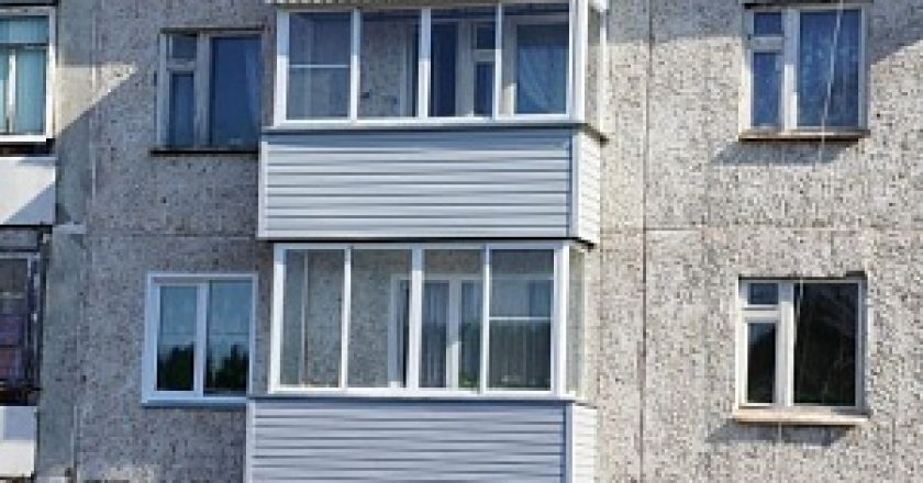 Жителей Нововятска заставят убрать козырьки балконов
