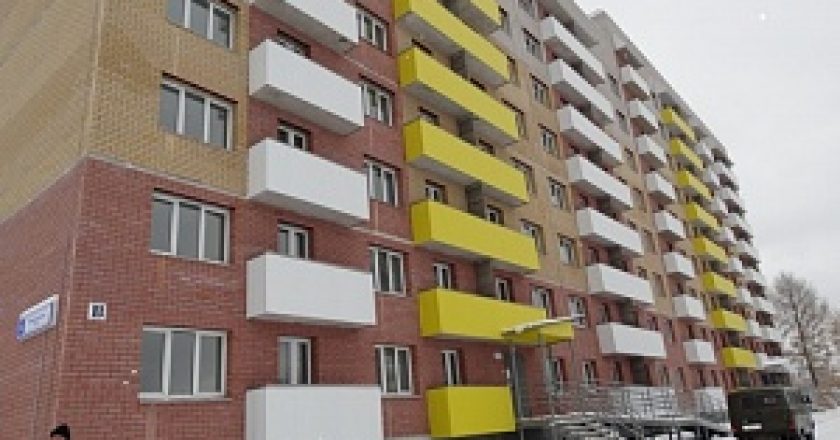 В Кирове введен в эксплуатацию новый дом для переселенцев из ветхого и аварийного жилья