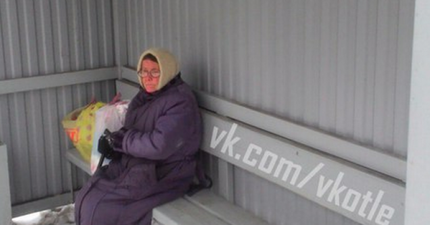 В Котельниче пожилая женщина месяц жила на остановке