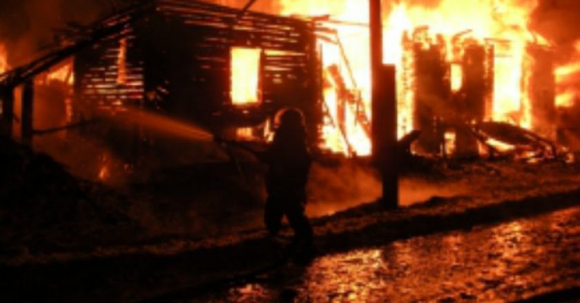 В Арбажском районе на пожаре сгорели мужчина и его 15-летняя падчерица