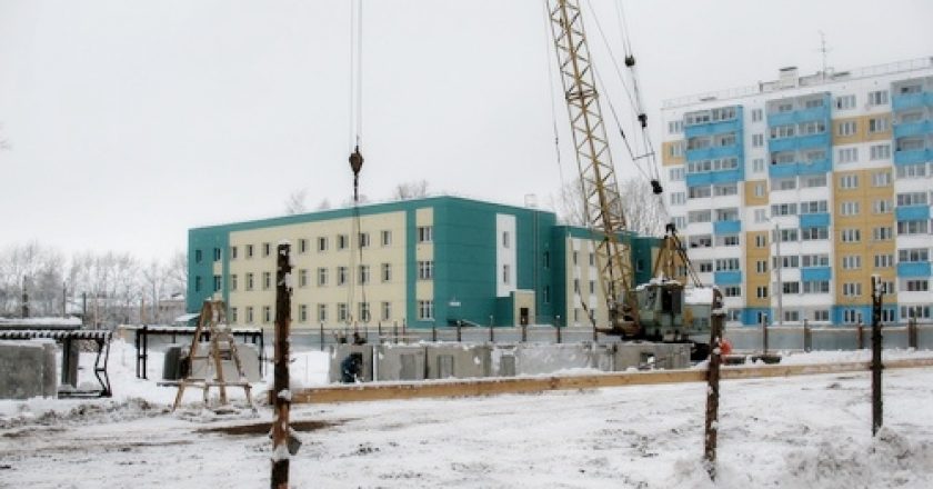 Администрация Кирова продолжает строительство домов для детей-сирот