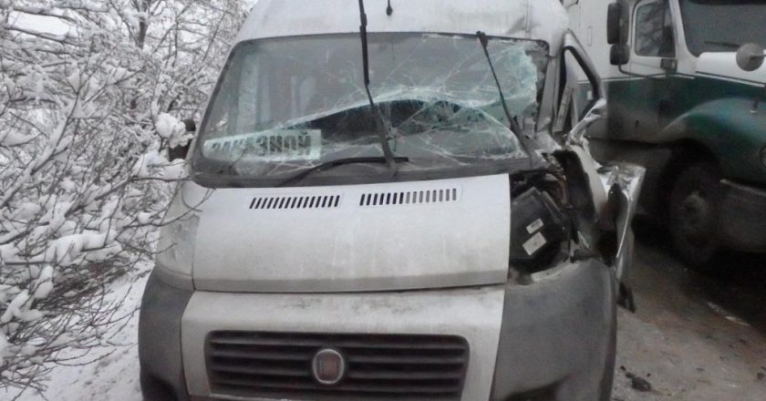 В Кирово-Чепецком районе фура врезалась в автобус и грузовик