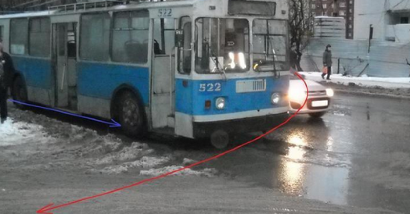 На Щорса автоледи на иномарке подрезала троллейбус: пострадал пассажир