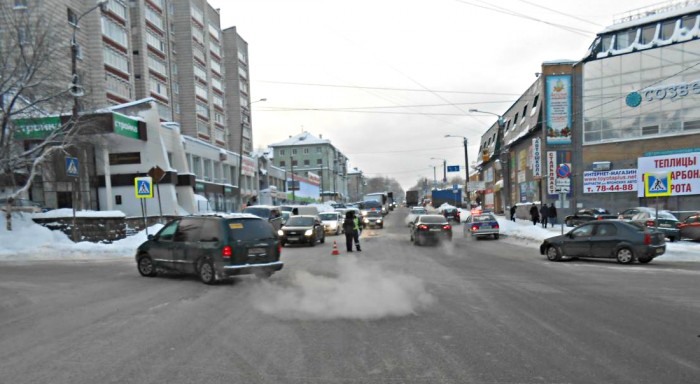 В Кирове ищут водителя, который сбил женщину на пешеходном переходе