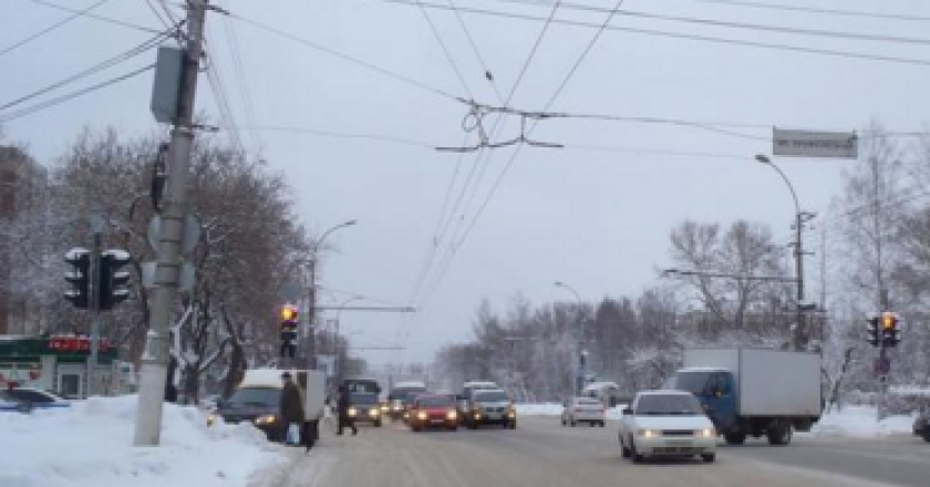 В Кирове водитель фургона сбил молодого человека