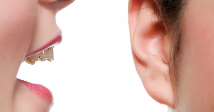 Звук собственного голоса влияет на эмоции человека