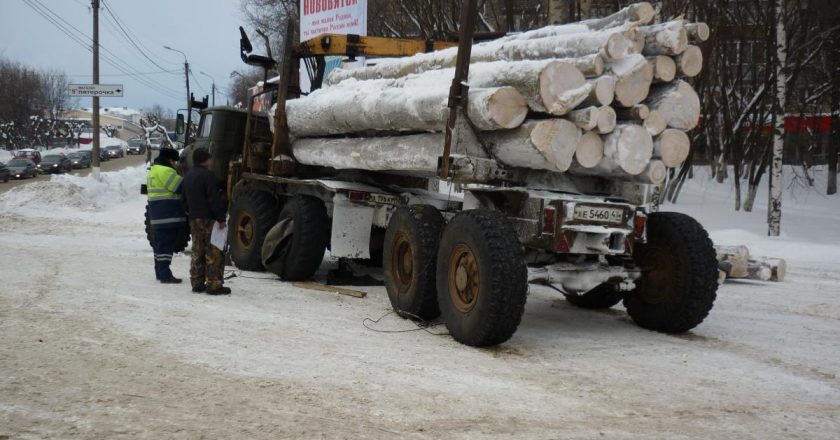 В Нововятске колесо «Урала» травмировало водителя «Опеля»