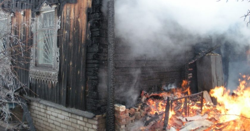В Арбажском районе сгорело здание библиотеки