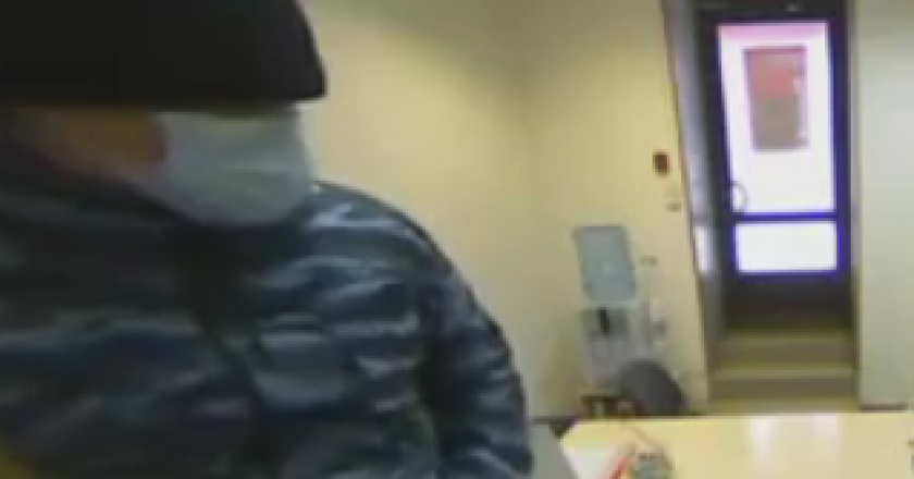 Мужчина с пистолетом ограбил офис микрозаймов на Ленина