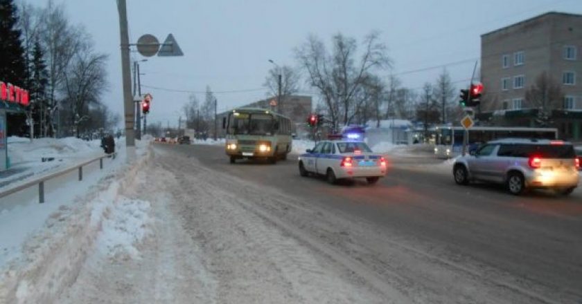 В Нововятске ПАЗик сбил женщину