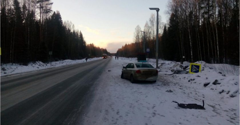 В Кировской области пенсионерка за рулем иномарки снесла дорожный знак