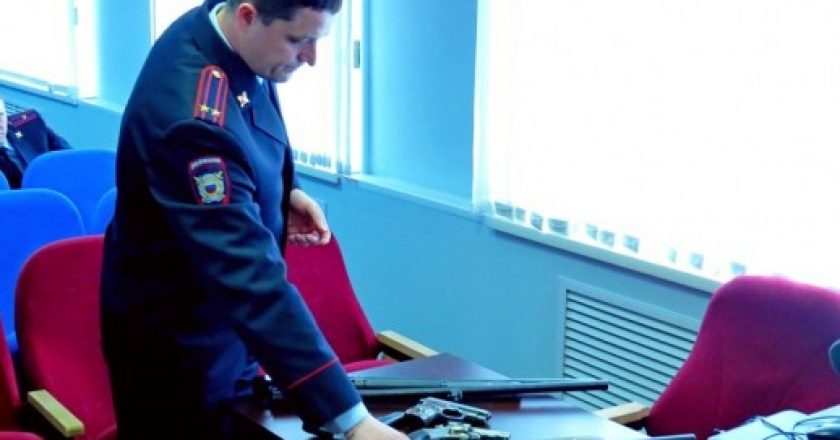 Житель Кировской области нашел в заброшенном доме оружие
