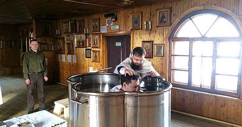 На территорий храма в честь иконы Божией Матери «Всех скорбящих Радость» обустроен единственный в городе баптистерий