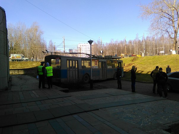 В Кирове троллейбус чуть не врезался в Дом печати «Вятка»
