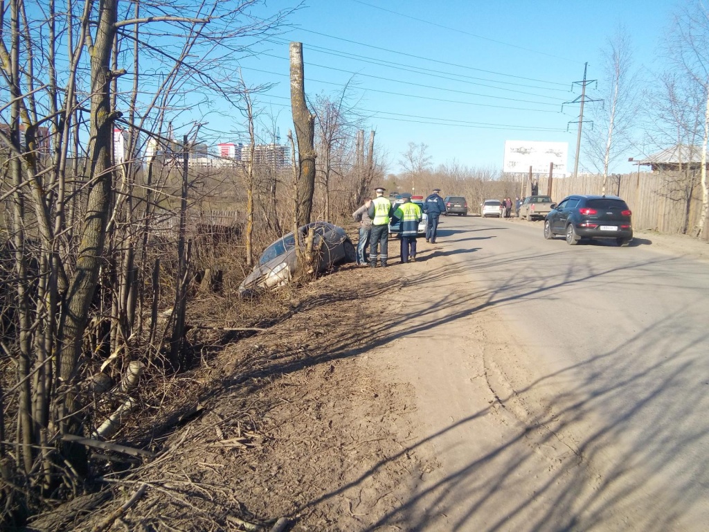 В Омутнинском районе водитель ВАЗа врезался в опору ЛЭП