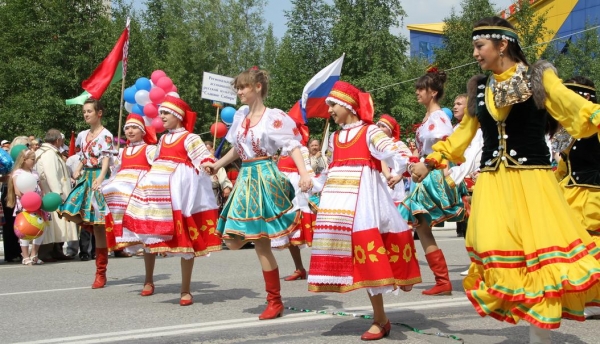 Народы кировской области презентация