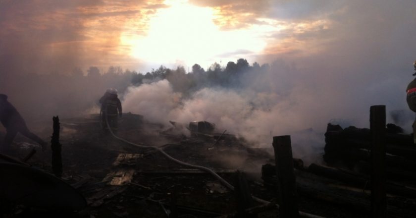 В Белохолуницком районе сгорел дом и две бани