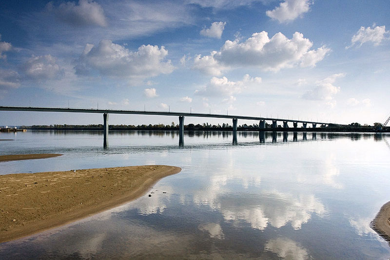 20-летний парень упал с моста в реку в Вятских Полянах