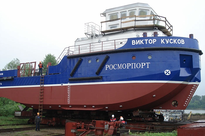 В Кировской области спустили на воду лоцмейстерское судно