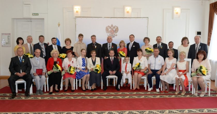Михаил Бабич вручил государственные награды жителям Кировской области
