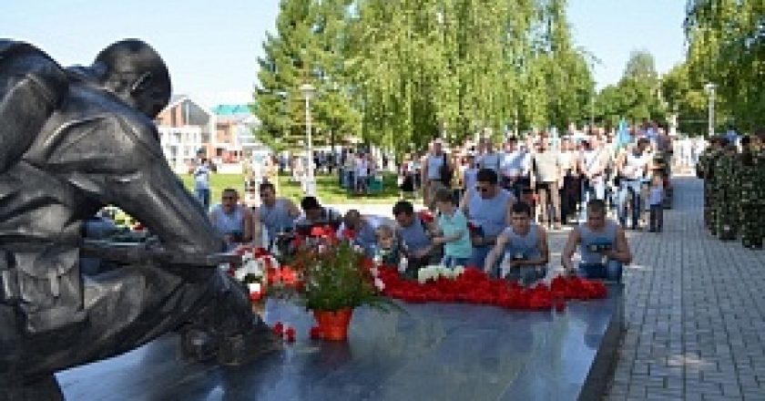 В Кирове в дни празднования ВМФ и ВДВ ограничат движение транспорта