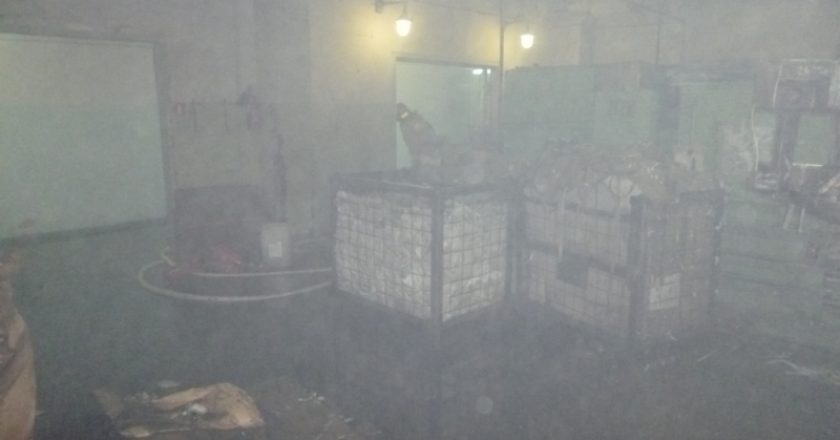 В доме печати «Вятка» загорелся цех для прессовки макулатуры