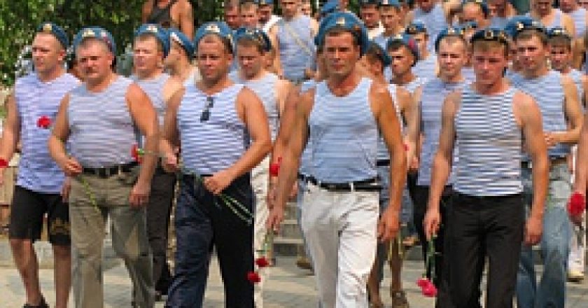 Шесть «голубых беретов» в День ВДВ задержали в Кирове за пьянство