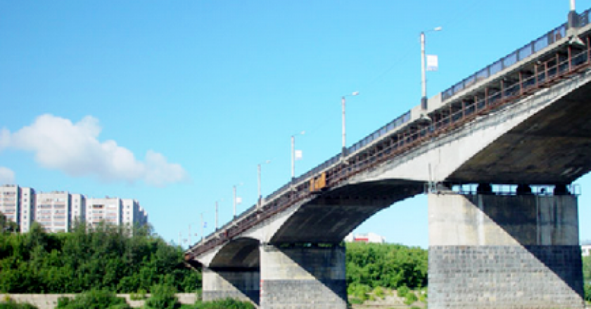 Обсуждается инициатива раскрасить мост через Вятку «под Дымку»