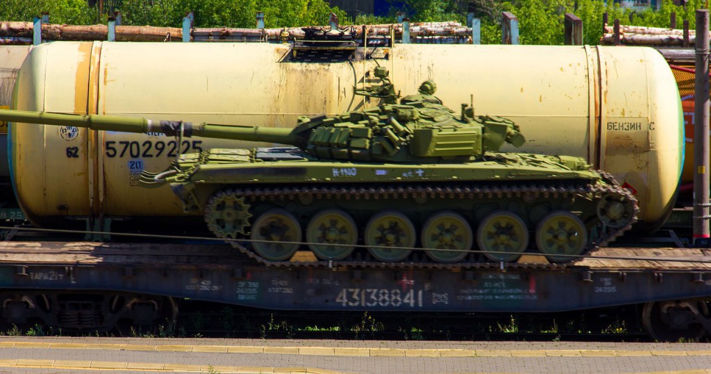 Через Кировскую область проехал поезд с танками