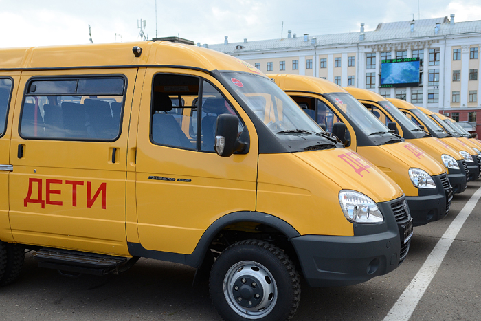 Кировские школы получат 68 новых автобусов