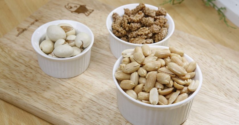 Ученые: кормление детей арахисом защищает от аллергии на него
